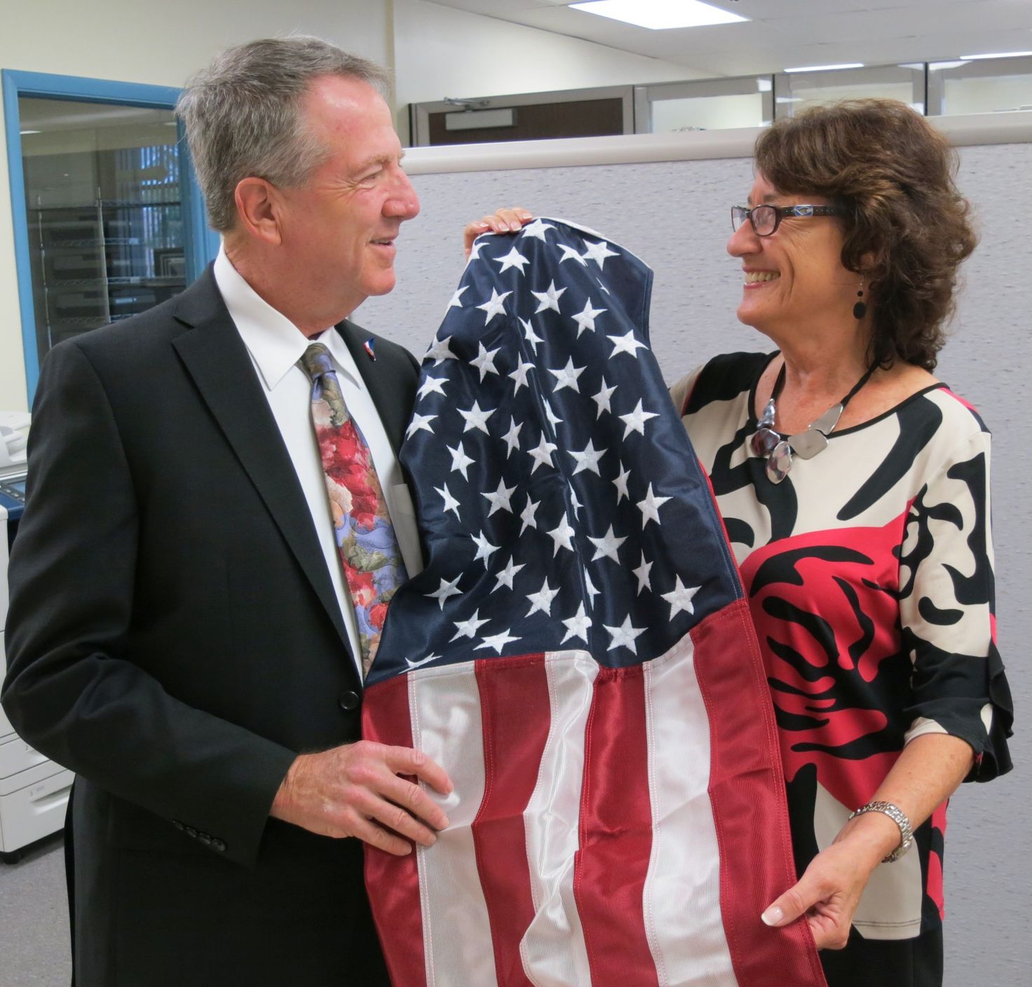 Supervisor of Elections Susan Gill donates flag to Knights of Columbus